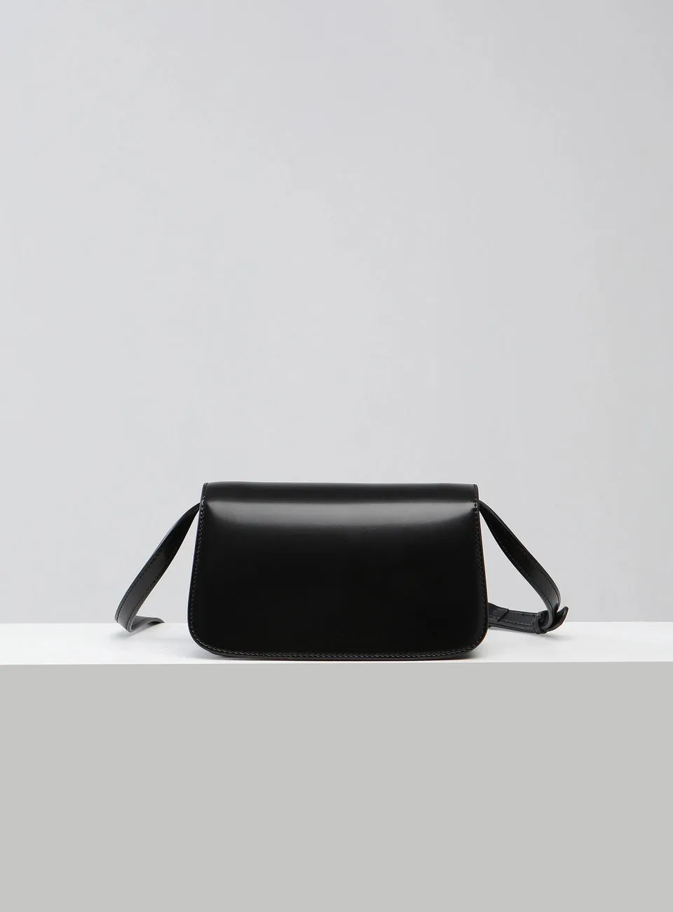 Aura Sling Bag - Black